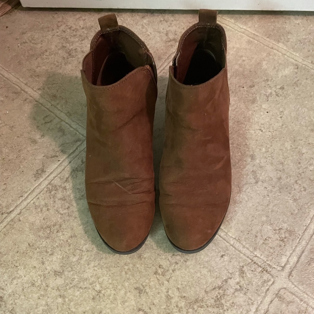 7 1/2 suede boots